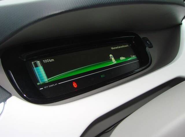 wskaźnik naładowania auta elektrycznego